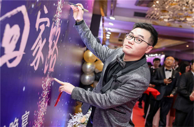 【高光“疫”事】勇敢逆行的特殊“网约车”——银娱优越会90后，用信念打通生命运输线