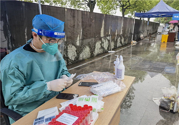 战“疫”有我 银娱优越会精诚装饰党员志愿者在行动