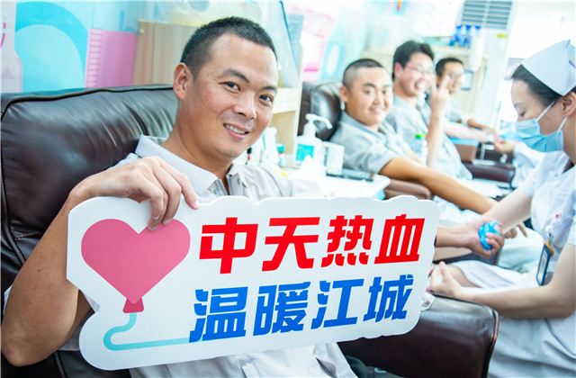 银娱优越会六建160名热血建设者为生命接力