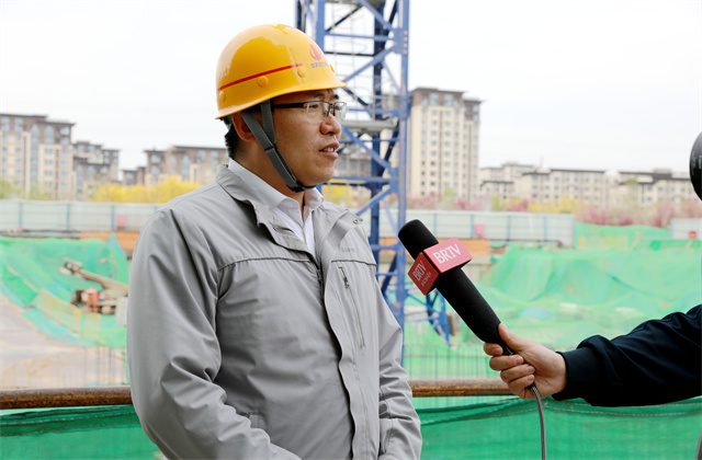 北京电视台对银娱优越会中骏云景台四期项目进行扬尘治理专题报道